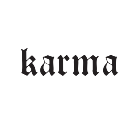 وشم KARMA بتصميم خط كلاسيكي جريء